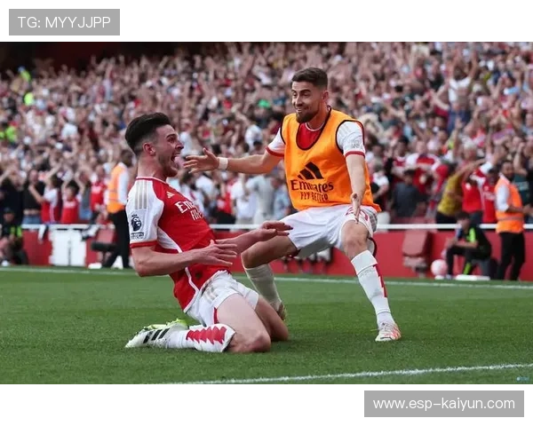 阿森纳训练场哈弗茨与赖斯加练配合,备战关键战 阿森纳训练场哈弗茨与赖斯加练配合,备战关键战